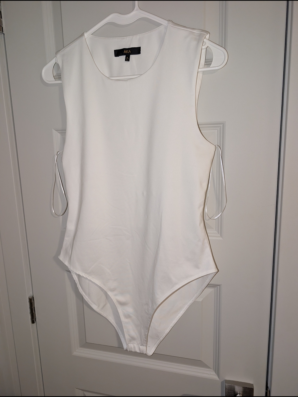 2/30$ 💓 AKA White Bodysuit